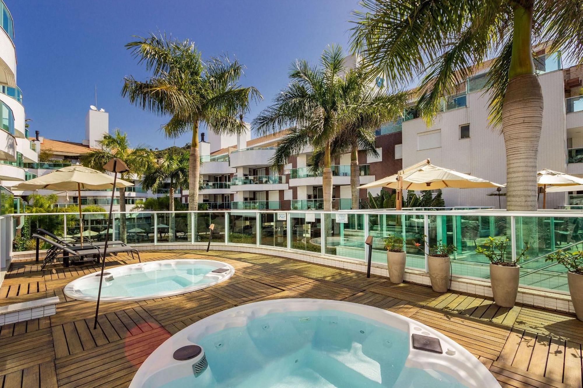 Boulevard Bombinhas: Beachfront Luxury Condo with Pool & 24/7 Security Exterior photo