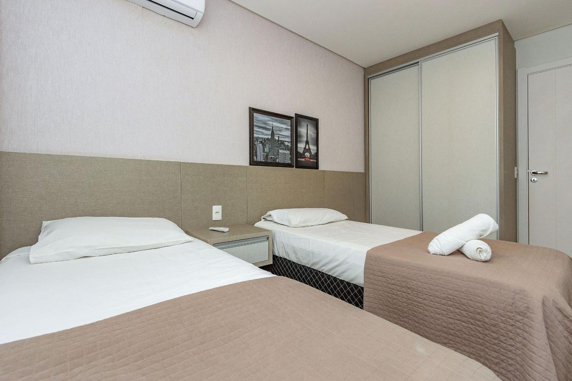 Boulevard Bombinhas: Beachfront Luxury Condo with Pool & 24/7 Security Exterior photo
