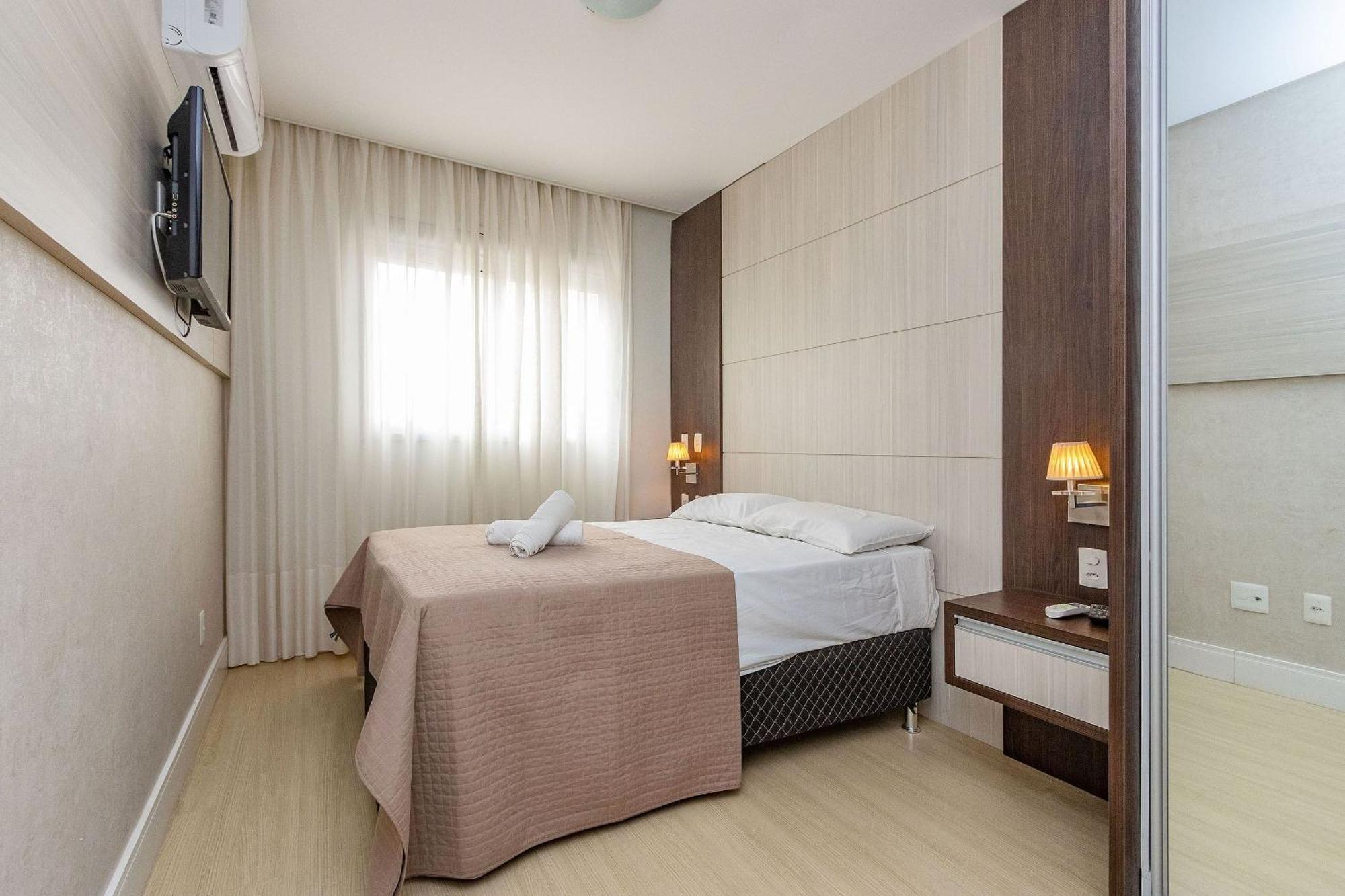 Boulevard Bombinhas: Beachfront Luxury Condo with Pool & 24/7 Security Exterior photo