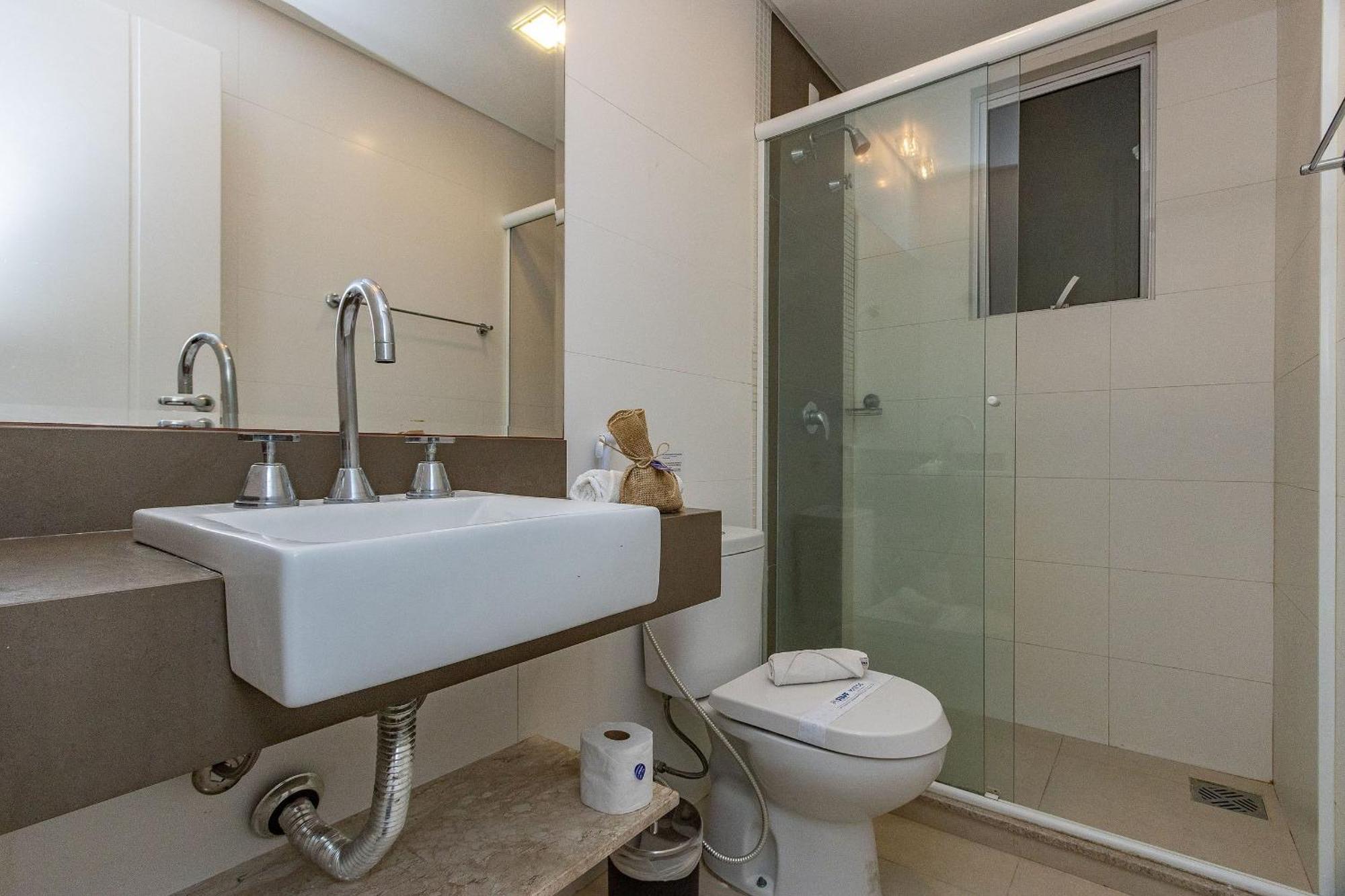 Boulevard Bombinhas: Beachfront Luxury Condo with Pool & 24/7 Security Exterior photo