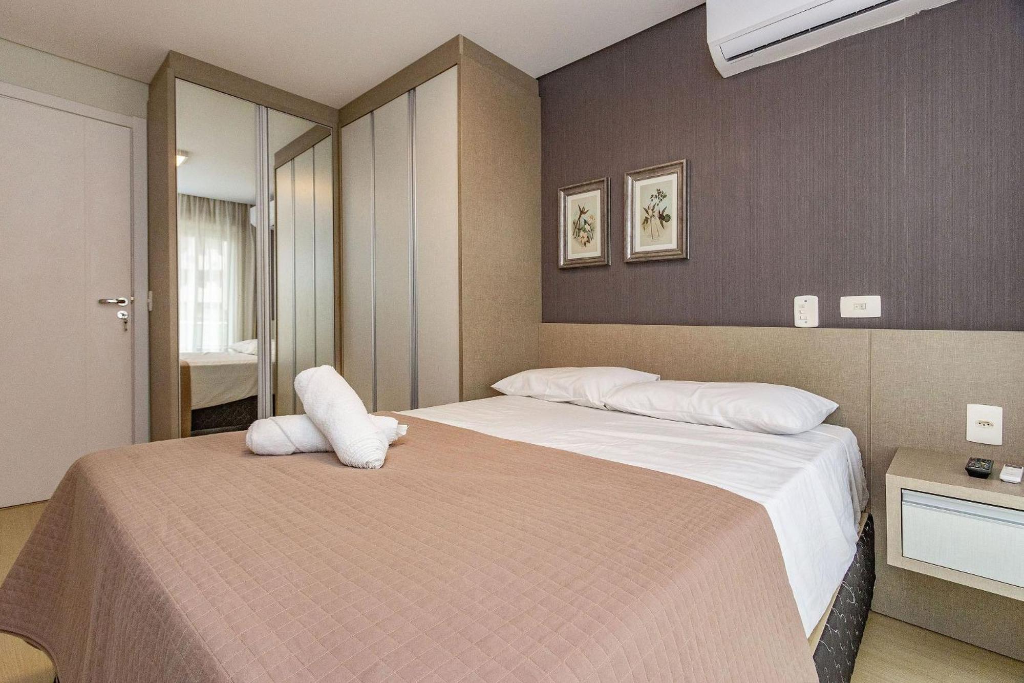 Boulevard Bombinhas: Beachfront Luxury Condo with Pool & 24/7 Security Exterior photo