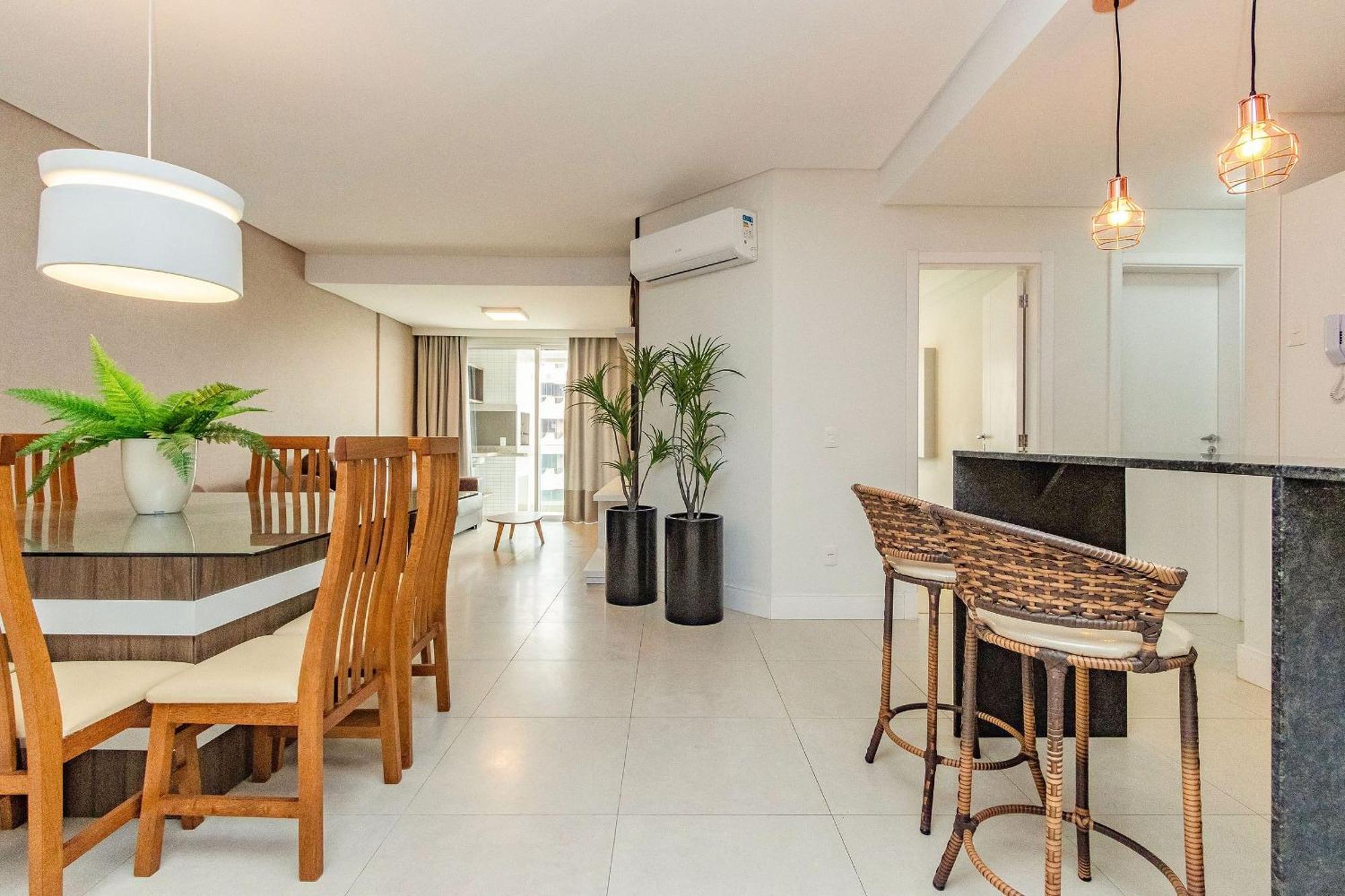 Boulevard Bombinhas: Beachfront Luxury Condo with Pool & 24/7 Security Exterior photo