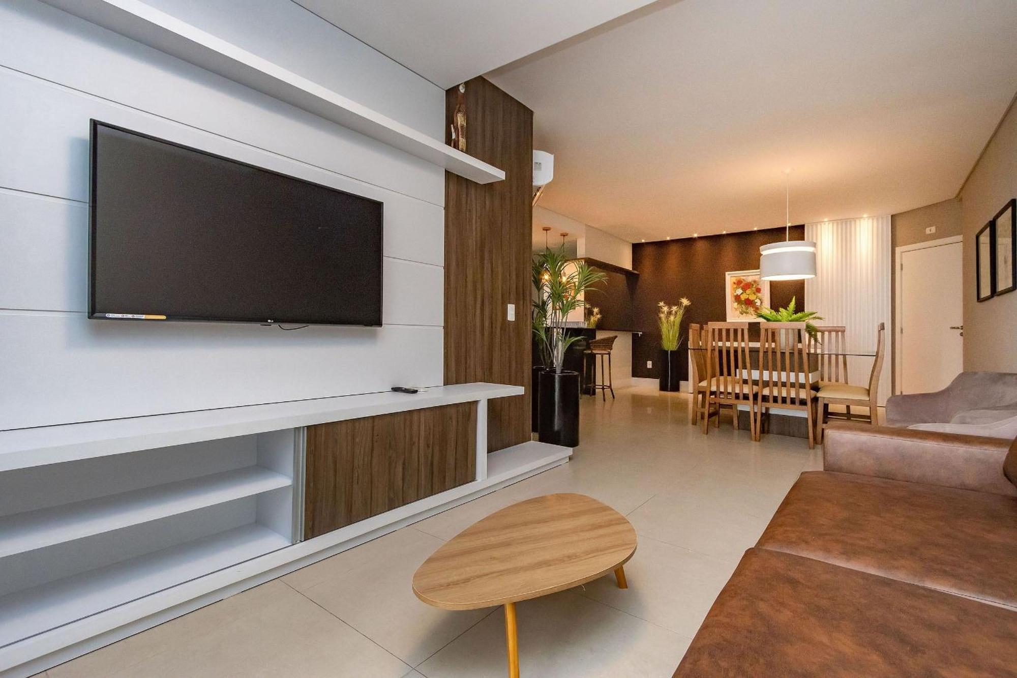 Boulevard Bombinhas: Beachfront Luxury Condo with Pool & 24/7 Security Exterior photo