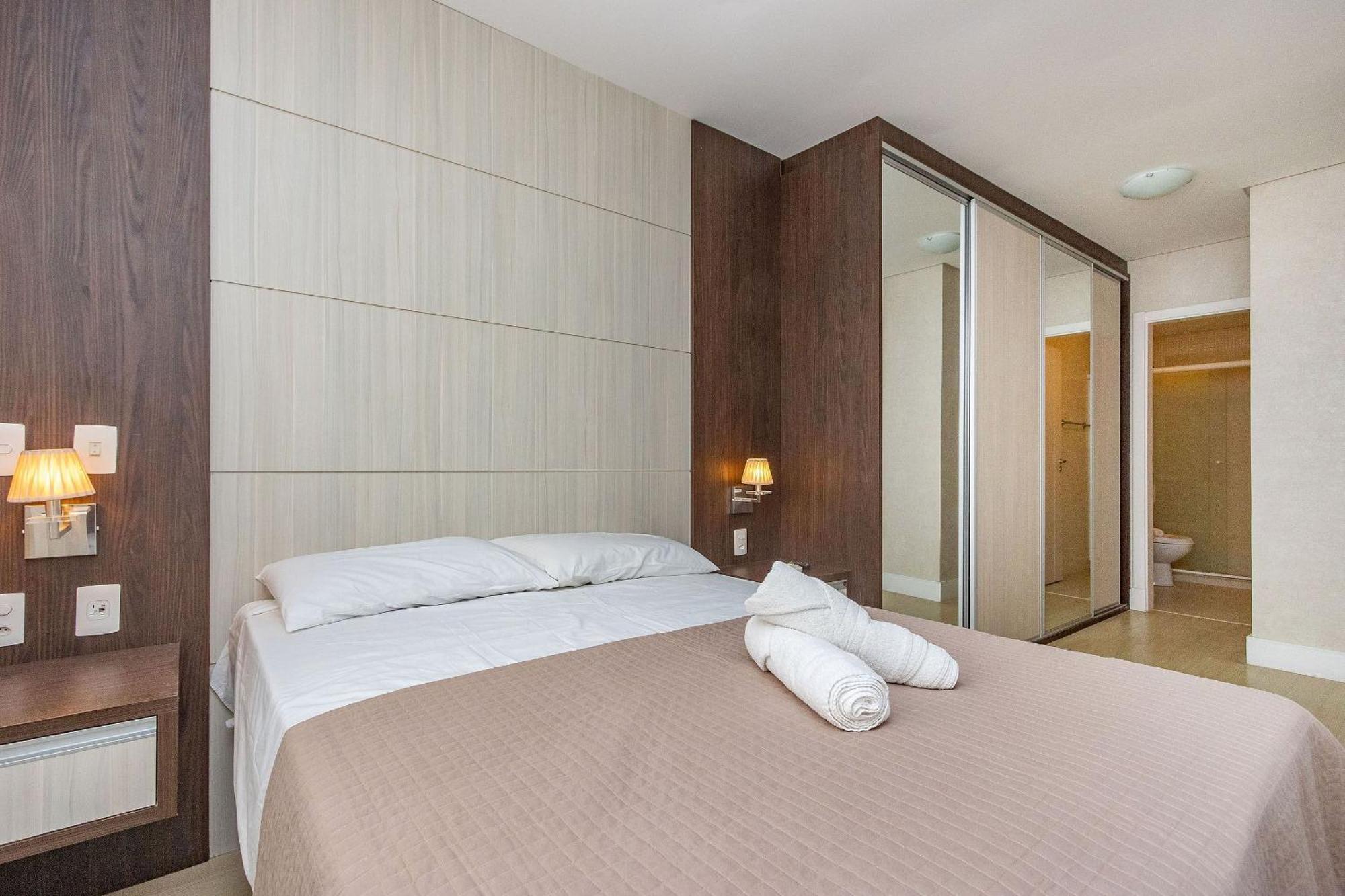 Boulevard Bombinhas: Beachfront Luxury Condo with Pool & 24/7 Security Exterior photo