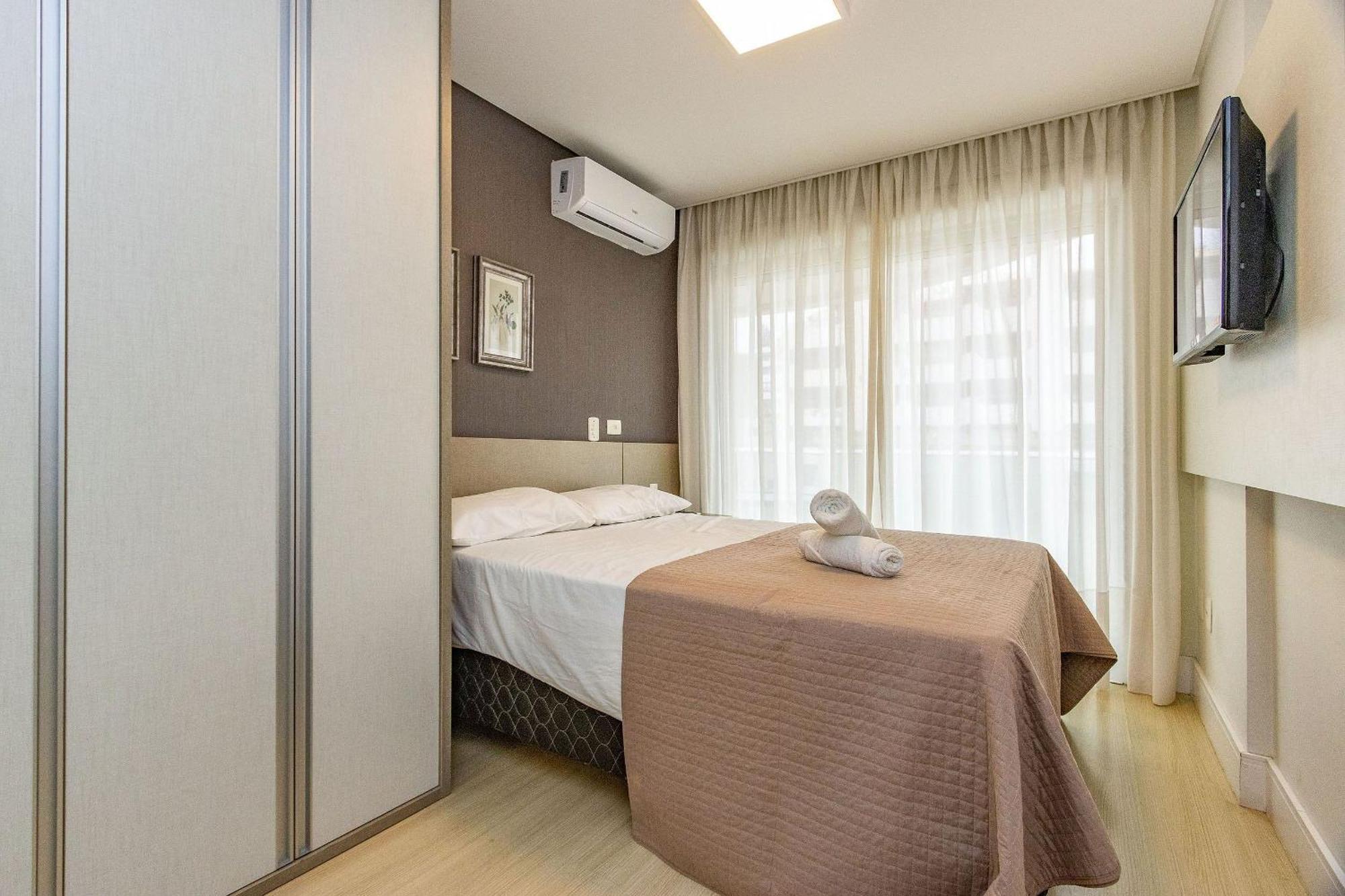 Boulevard Bombinhas: Beachfront Luxury Condo with Pool & 24/7 Security Exterior photo